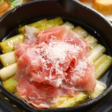 【ねぎと生ハムのアヒージョ】とろ甘ねぎ×生ハムの塩味が最高！