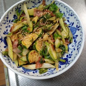 鶏皮坊主の作ってみた!投稿(【香りとコクがクセになる】セロリとズッキーニのきんぴら)