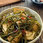 ボリューム満点《厚揚げと切り昆布の煮物》