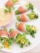 スモークサーモンと蕪のエスニックなブーケサラダ