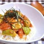 サーモンアボカドユッケ丼