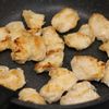 簡単なおかずレシピ♪鶏むね肉のうま味噌炒めの工程2