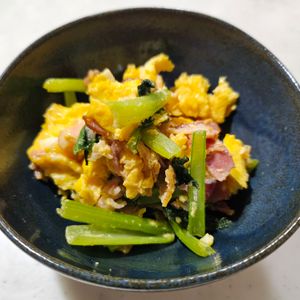 Maiの作ってみた!投稿(簡単味付け♪小松菜とたまごのコンソメ炒め)