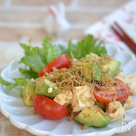 アボカドと豆腐のカリカリしらすサラダ By 鈴木美鈴 レシピサイト Nadia ナディア プロの料理家のおいしいレシピ