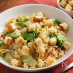 クルトンのっけレタスチャーハン