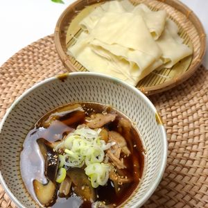 とのちゃまの作ってみた!投稿(【速攻10分♡悶絶必至】至福の豚なす肉汁うどん♡おつゆが最高)