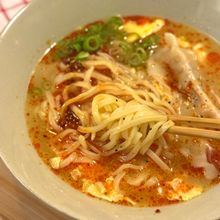 こくうま！ふわとろ卵の旨辛鶏白湯麺！