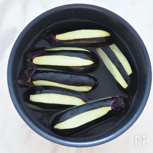 出汁が染みる！茄子の甘辛煮 | レシピサイトNadia