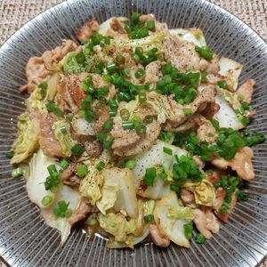 よっこの作ってみた!投稿(ワンパン10分！【豚こま肉と白菜の中華炒め】ごま油香る♩)