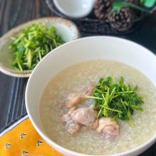 包丁不要＊圧力鍋で簡単鶏手羽元のお粥〜豆苗だれトッピング〜＊