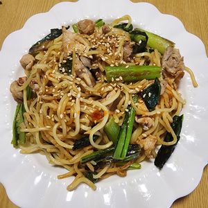 ナムディの作ってみた!投稿(【豚肉と小松菜の旨辛やきそば】パンチの効いた一皿！)