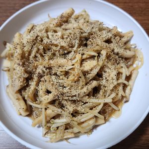 とももの作ってみた!投稿(エリンギともやしの和風チャプチェ)