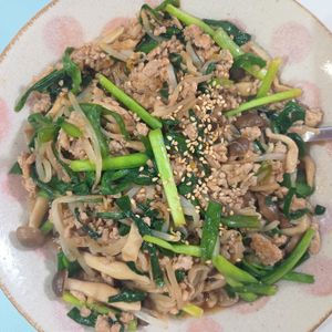 milkの作ってみた!投稿(【野菜ときのこの炒め物】包丁・まな板不要！節約ワンパンおかず)