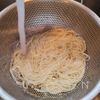 麺つゆ漬けトマト+オリーブオイルで”漬けトマトそうめん”の工程4