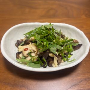 こむぎの作ってみた!投稿(［きくらげとエリンギのペペロン］レンジ一発！スグできおつまみ)