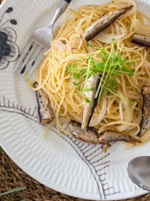 豆苗とオイルサーディンのペペロンチーノ