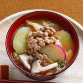 キムチとさつまいも、きのこの納豆汁