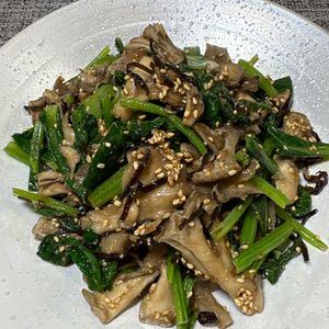楽ラク手抜キッチン🐶🐾の作ってみた!投稿(2分副菜『小松菜と舞茸の胡麻おかか和え』レンジで簡単♡)