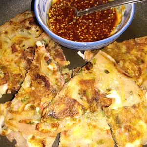 lalilulelonの作ってみた!投稿(卵不使用♪特製だれで食べる♡『ねぎとちくわのチーズチヂミ』)