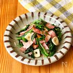 春菊とベーコンのにんにく炒め