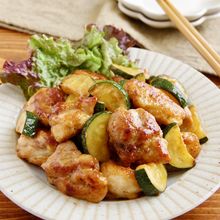 ご飯がすすむ！鶏肉とズッキーニのマヨポン炒め