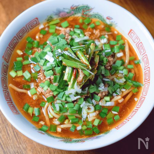 【にらみそラーメン】ガツンと濃いスープがクセになる！