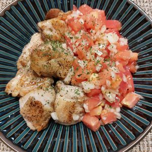 よっこの作ってみた!投稿(家族大絶賛！ピリ辛トマトソースでさっぱり！鶏肉ソテー)