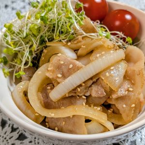 まゆのの作ってみた!投稿(ごはんが止まらない！豚バラと新玉ねぎの甘辛炒め)