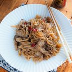 ピリ辛味でごはんがすすむ『しらたきと舞茸の旨煮』作り置き