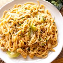 家族に大好評♡オイスターソースが決め手のねぎたっぷり焼うどん