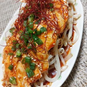 よっこの作ってみた!投稿(【レンジだけ！むね肉ともやしの絶品だれ】しっとり！タレが旨い)