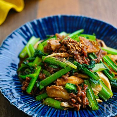 牛こまと舞茸と小松菜のオイバター炒め