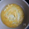 10分で爆速おかず♪【アスパラウインナーのふわたまマヨ炒め】の工程1