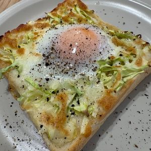 kimiの作ってみた!投稿(【ごちそうトーストの完成♪】
キャベたまチーズトースト)