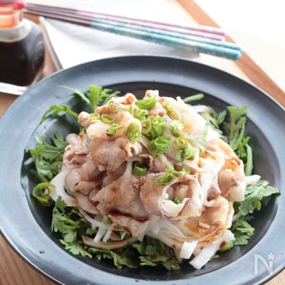 春菊と新玉ねぎの豚しゃぶサラダ