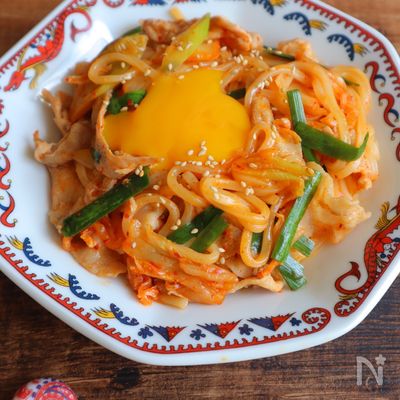 レンジで簡単♪豚キムチ焼きうどん