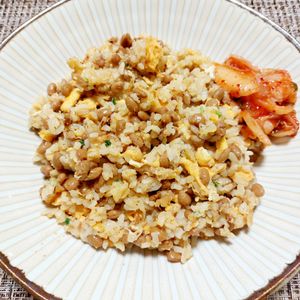 よっこの作ってみた!投稿(【わが家の定番♪】にんにく醤油の納豆チャーハン☆やみつき飯)