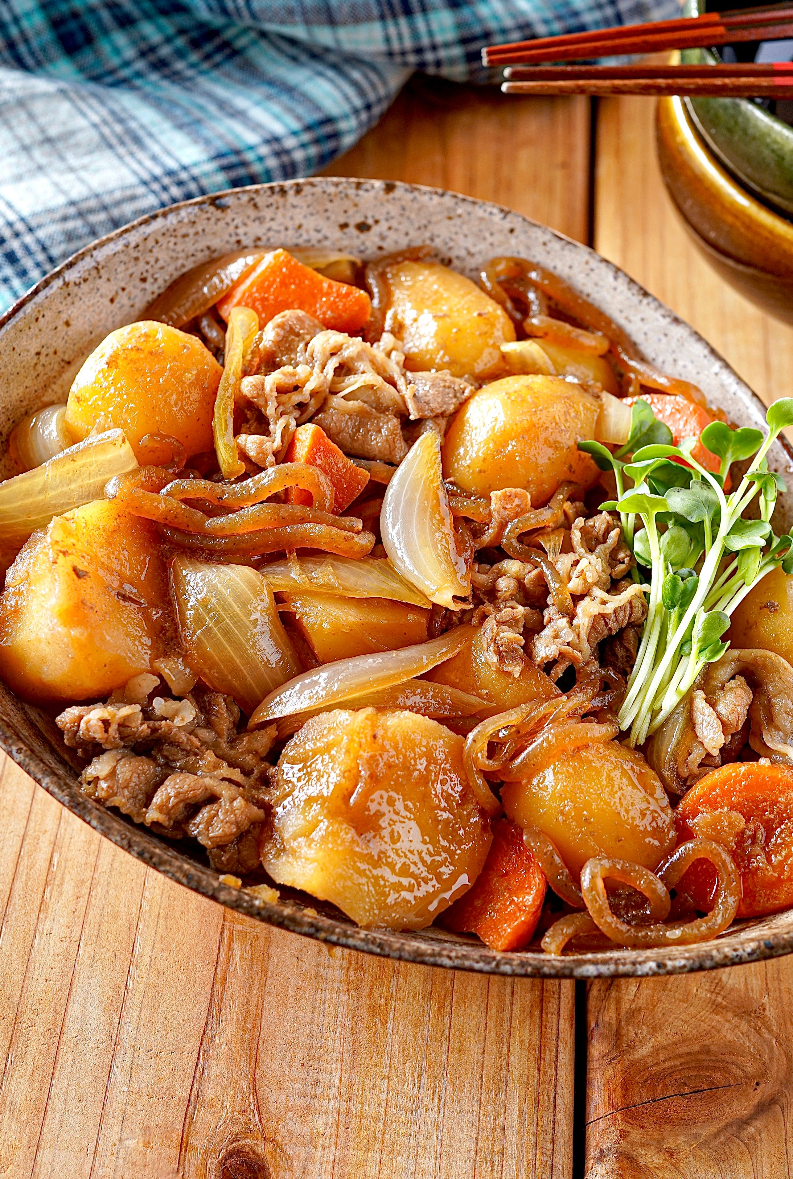 肉じゃが 無水で濃厚！定番肉じゃが】旨みたっぷりほっこり和食♡ | レシピ