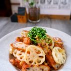＼チャチャっと／レンコンと野菜天の生姜炒め