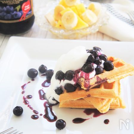 ブルーベリーシロップソース フンワリ豆乳ワッフル By 吉村ルネ レシピサイト Nadia ナディア プロの料理家のおいしいレシピ