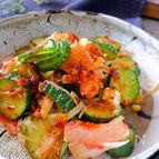 ピリ辛が後を引く《きゅうりとカニカマの食べラー和え》