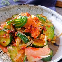 ピリ辛が後を引く《きゅうりとカニカマの食べラー和え》