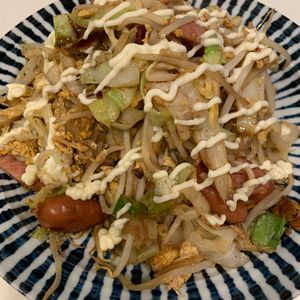 ぐ〜たら子の作ってみた!投稿(もやしとウインナーと卵の🍚ぶっ濃いトンテキソース炒め🤩)