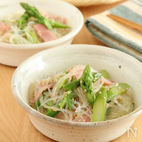 彩り副菜♪アスパラガスとハムの春雨サラダ