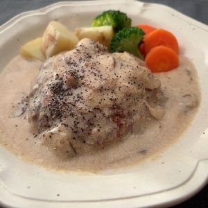 mi♡の作ってみた!投稿(うま味ジュワ〜♪クリームソース煮込みハンバーグ)