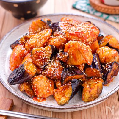 【とろ茄子ヤンニョムチキン】甘辛コチュジャンだれが食欲そそる