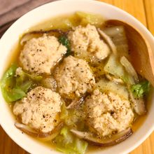 10分で完成！【鶏団子と白菜の具沢山スープ】胡麻油香る♩