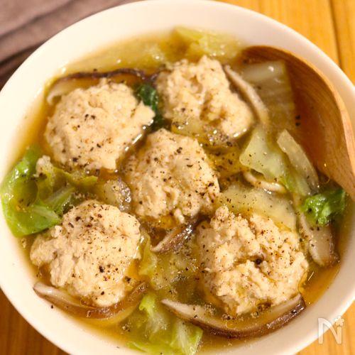 10分で完成！【鶏団子と白菜の具沢山スープ】胡麻油香る♩