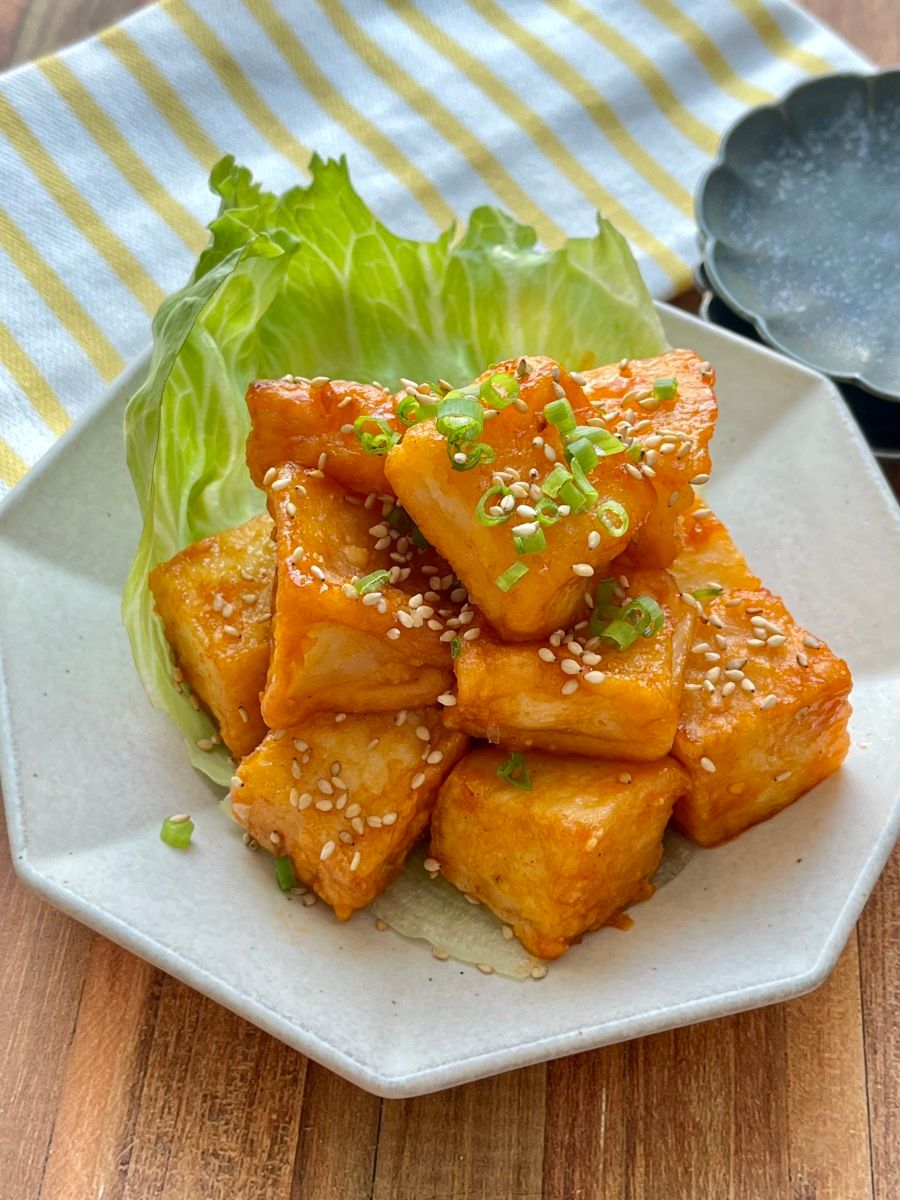 もちもち食感！『やみつきヤンニョム厚揚げはんぺん』 | レシピサイトNadia