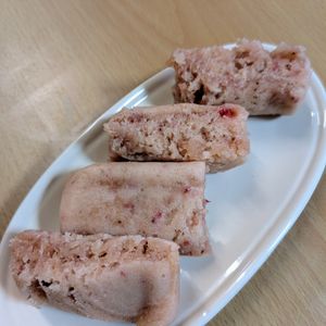 まゆのの作ってみた!投稿(レンジで3分！【米粉のいちご蒸しパン】)